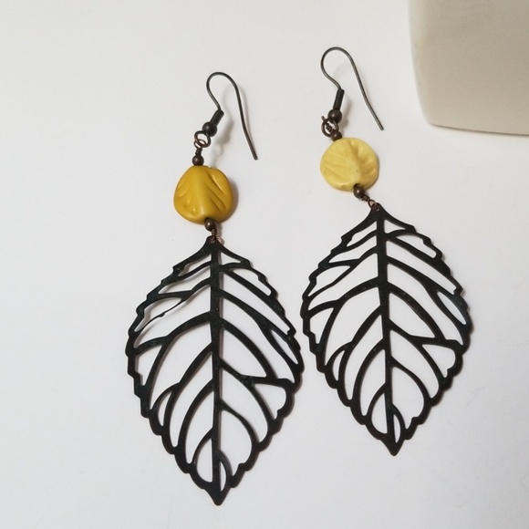 Leaf earrings - Picture 2 of 3